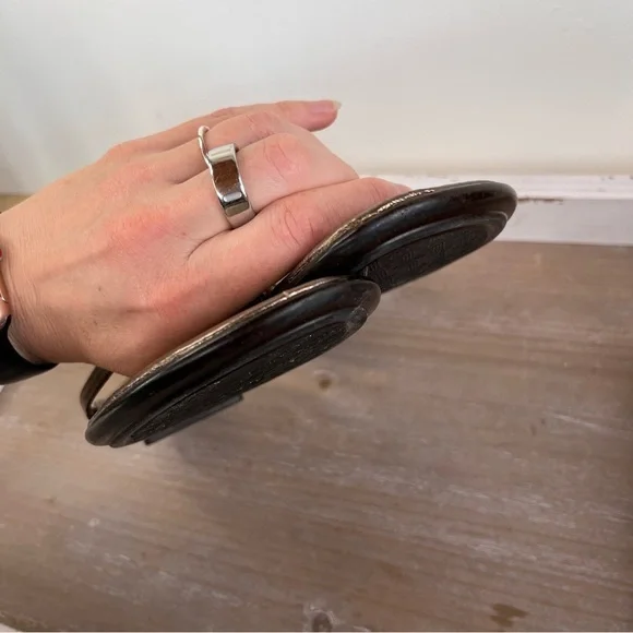 Italian Shoemaker Made In Italy Women’s Leather Studded Sandals Sz 9 - Picture 5 of 7